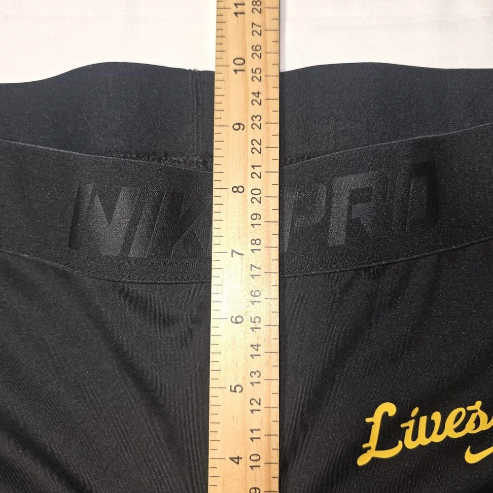 Nike Pro Livestrong Women's Capris Size L